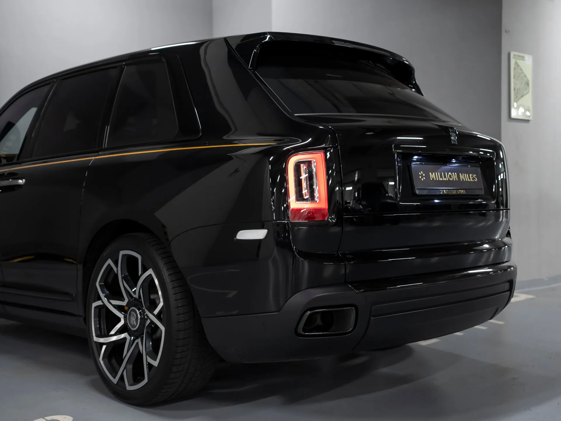 Rolls-Royce Cullinan Black Badge, I 2022 фото 3