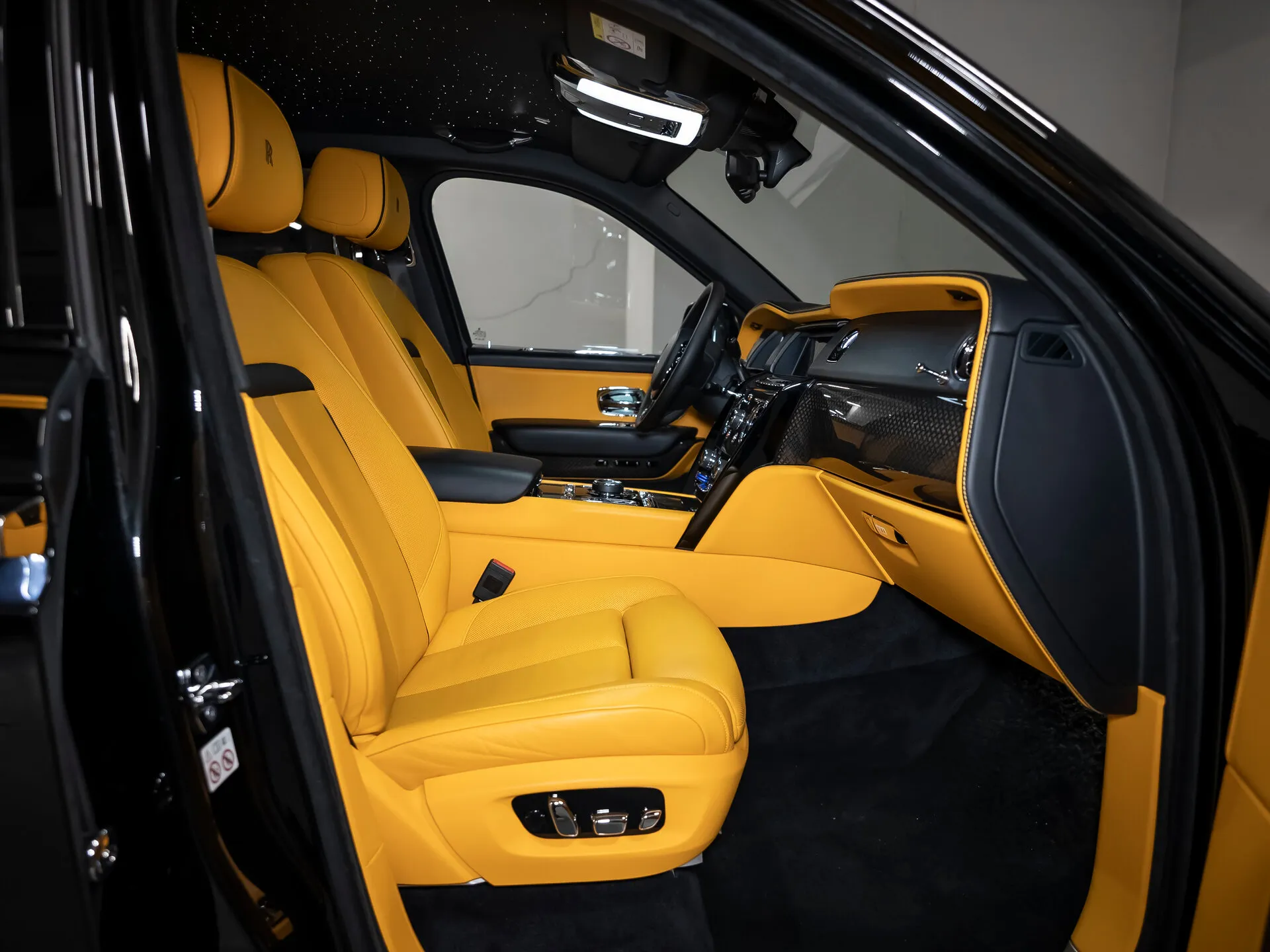 Rolls-Royce Cullinan Black Badge, I 2022 фото 4