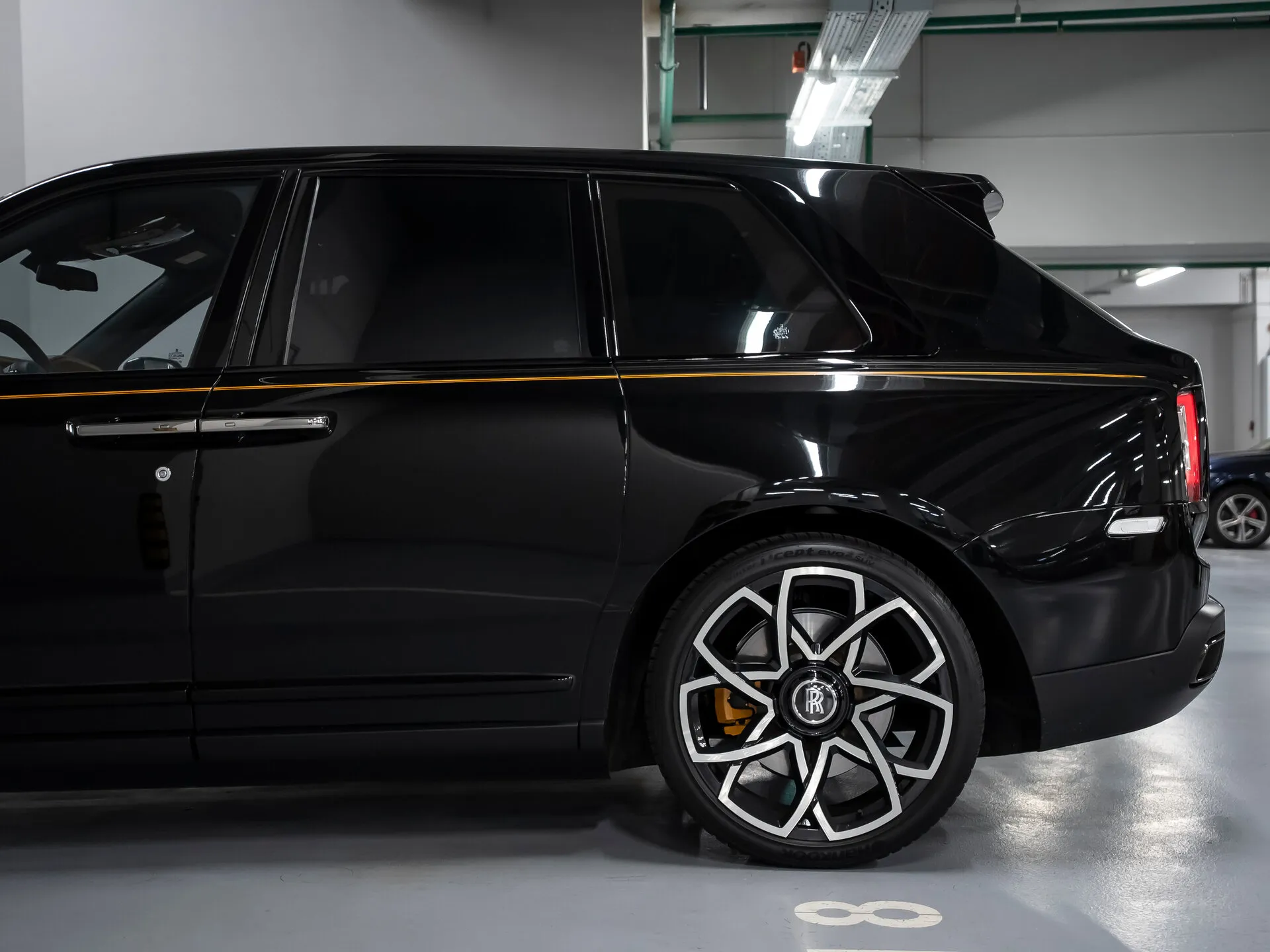 Rolls-Royce Cullinan Black Badge, I 2022 фото 6