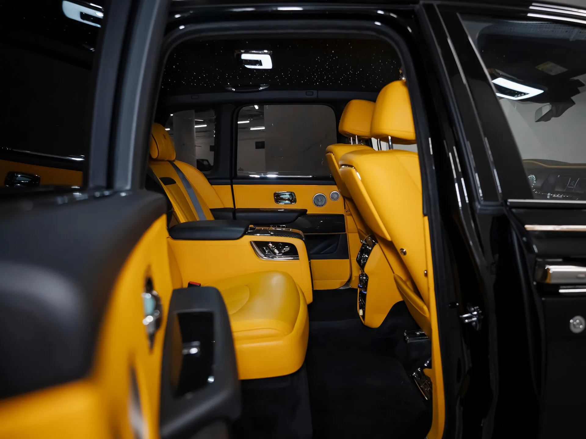Rolls-Royce Cullinan Black Badge, I 2022 фото 10