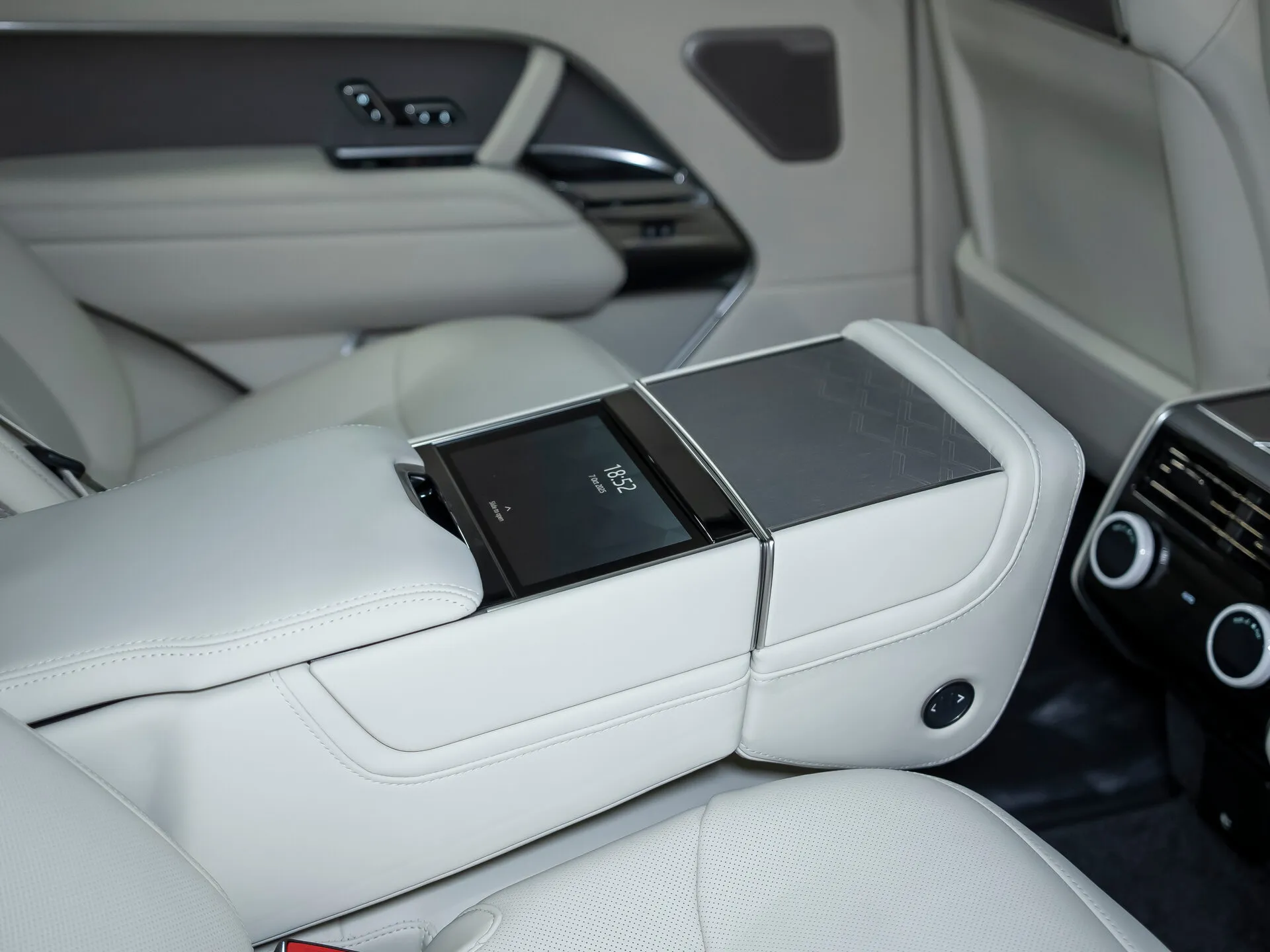 Land Rover Range Rover Long, V 2025 фото 2