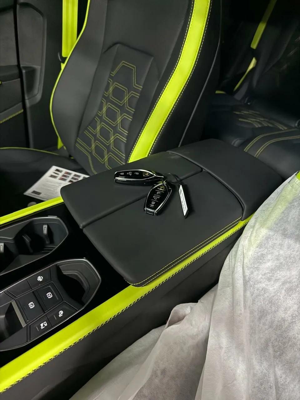 Lamborghini Urus Se, I Рестайлинг 2025 фото 5