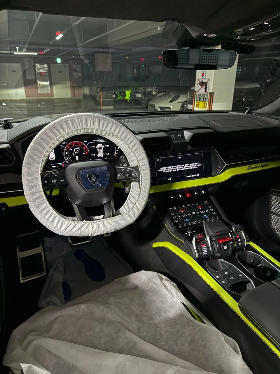 Lamborghini Urus Se, I Рестайлинг 2025 фото 8