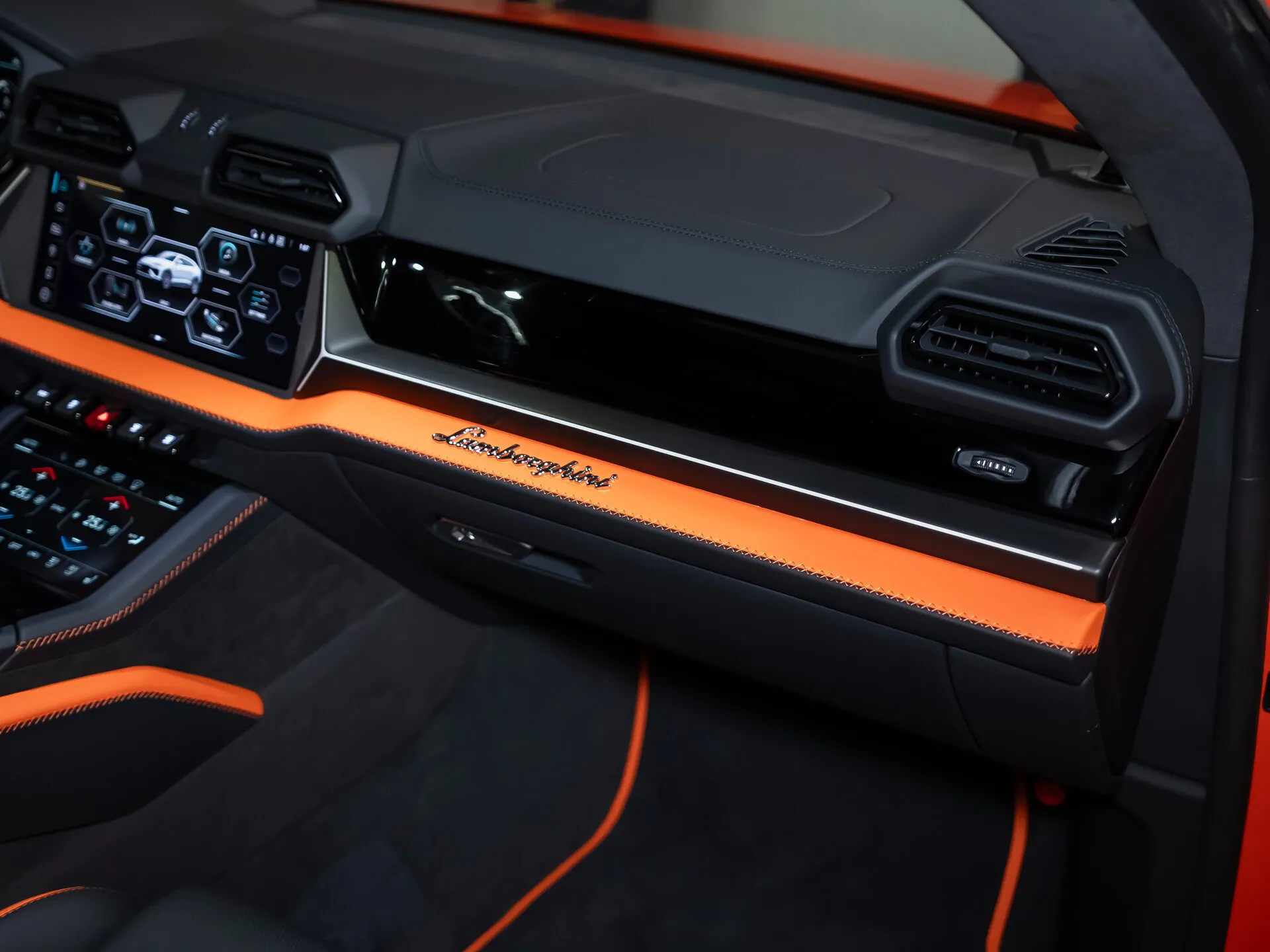 Lamborghini Urus Se, I Рестайлинг 2025 фото 10