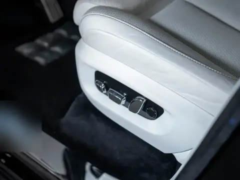 Rolls-Royce Cullinan Black Badge, I 2020 — миниатюра 1