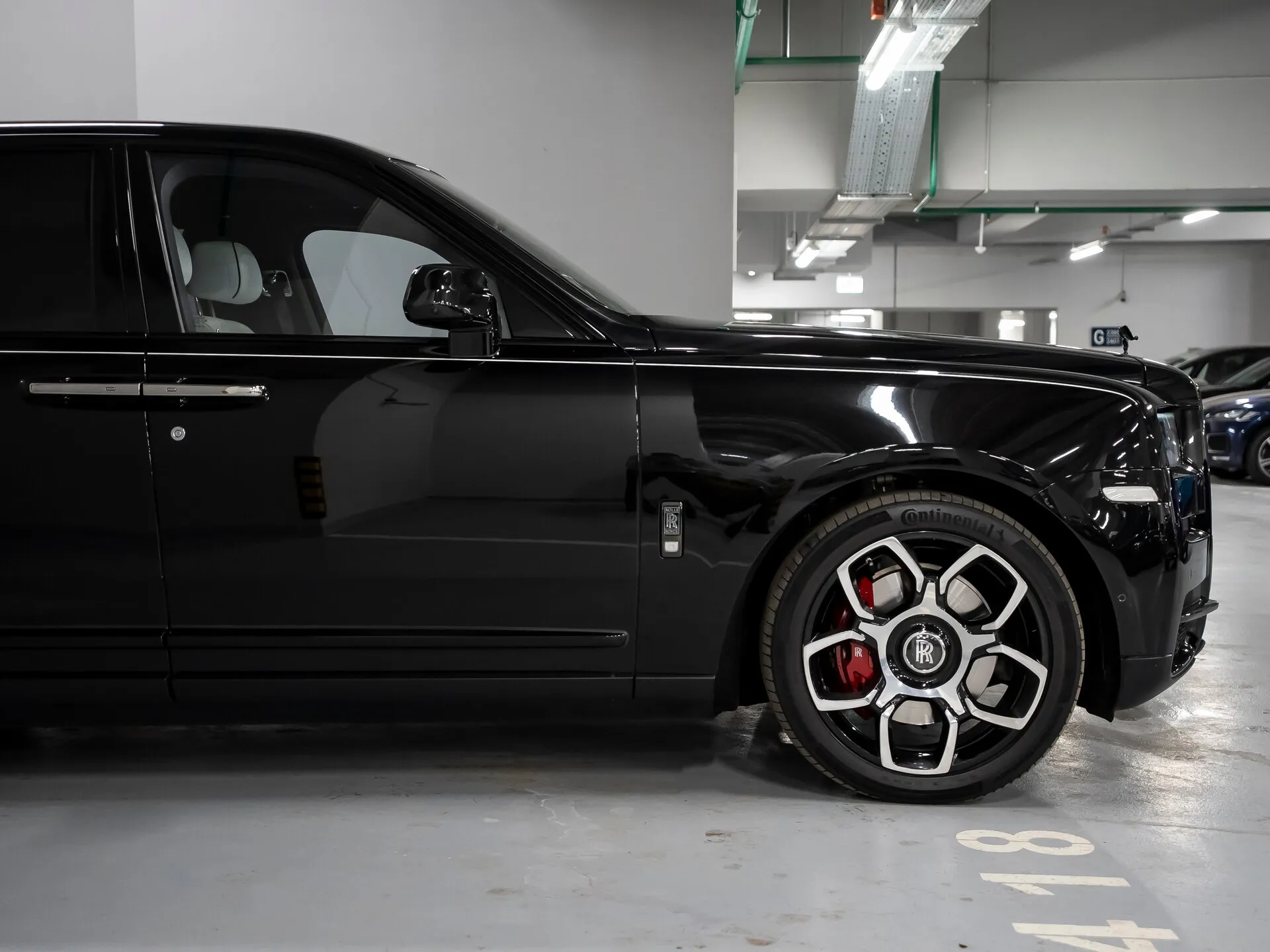 Rolls-Royce Cullinan Black Badge, I 2020 фото 2