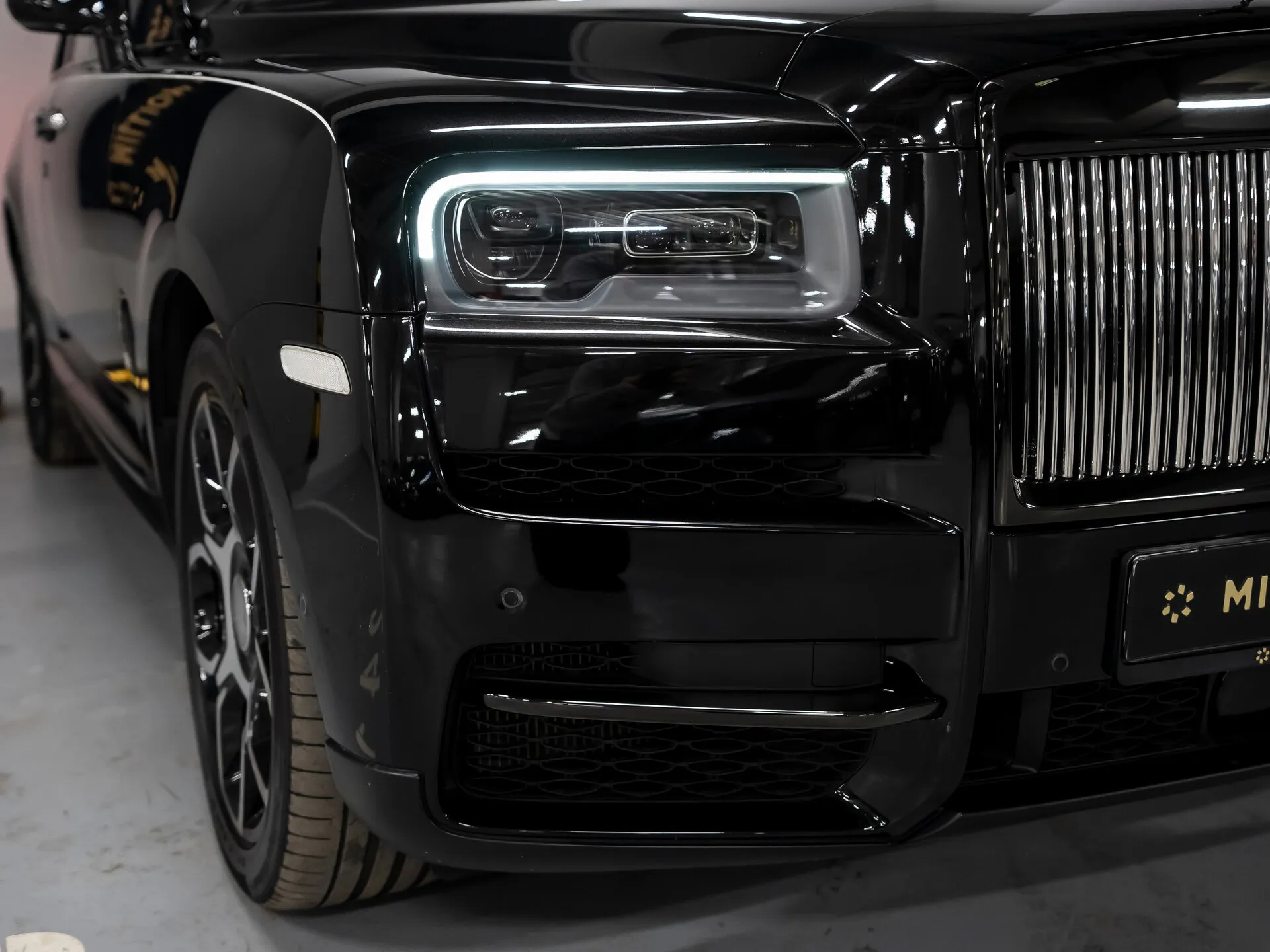 Rolls-Royce Cullinan Black Badge, I 2020 фото 3