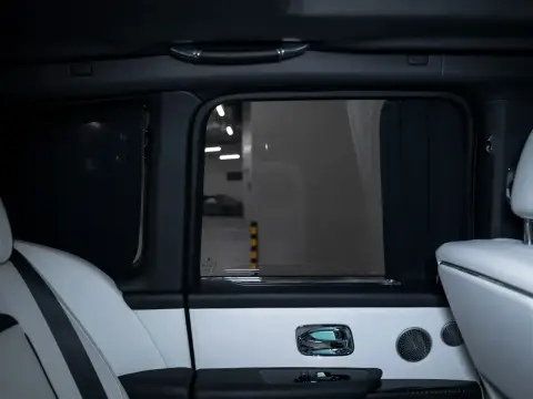 Rolls-Royce Cullinan Black Badge, I 2020 — миниатюра 4