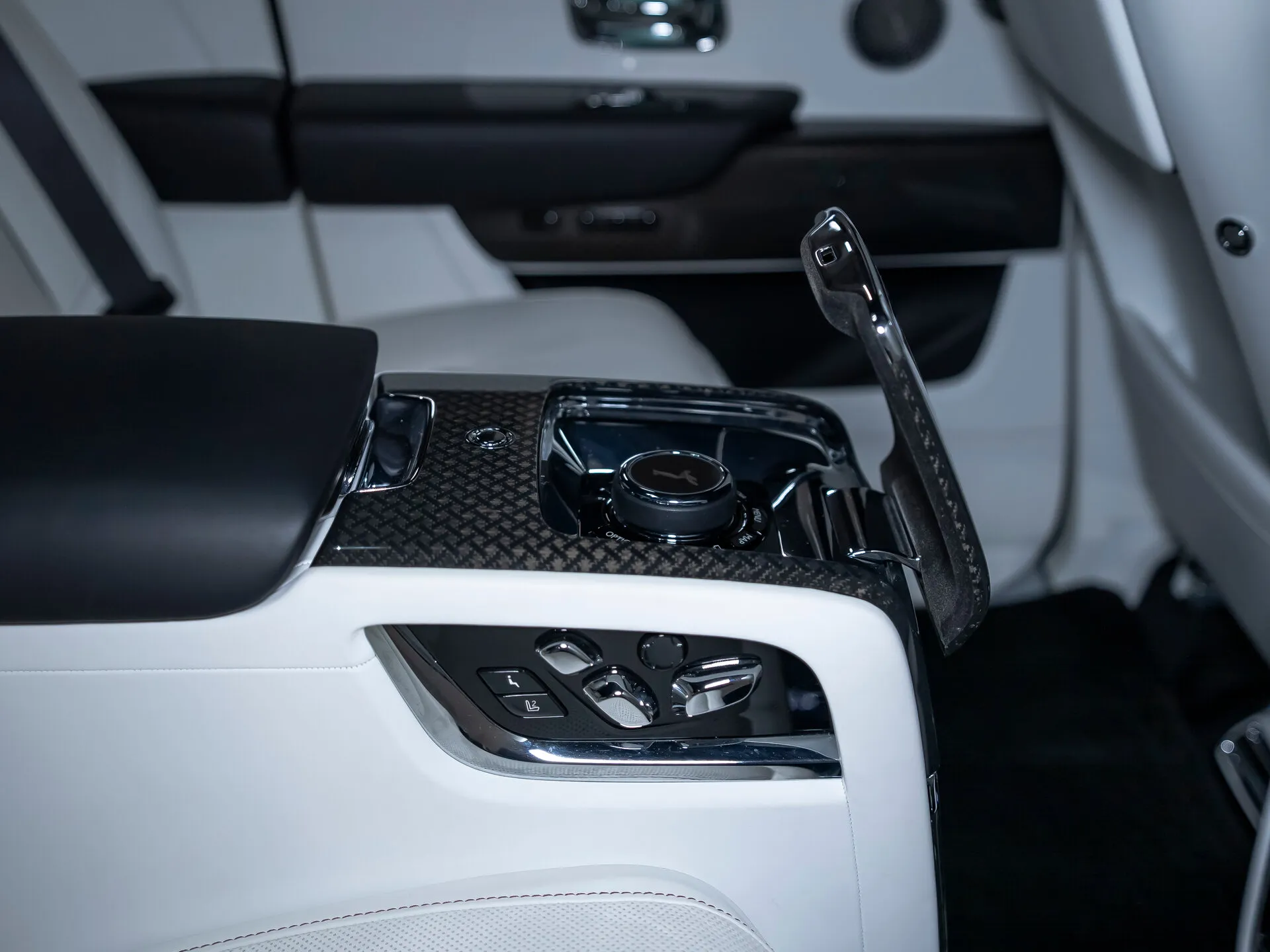 Rolls-Royce Cullinan Black Badge, I 2020 фото 7