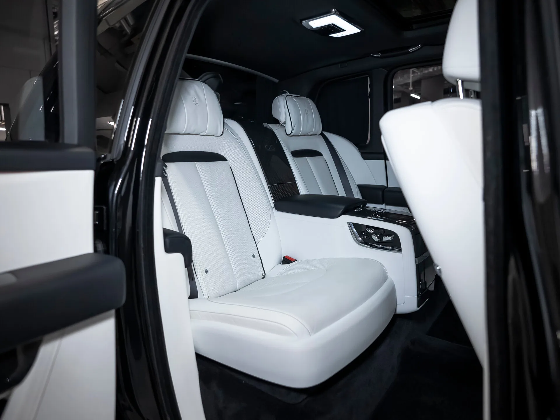 Rolls-Royce Cullinan Black Badge, I 2020 фото 8