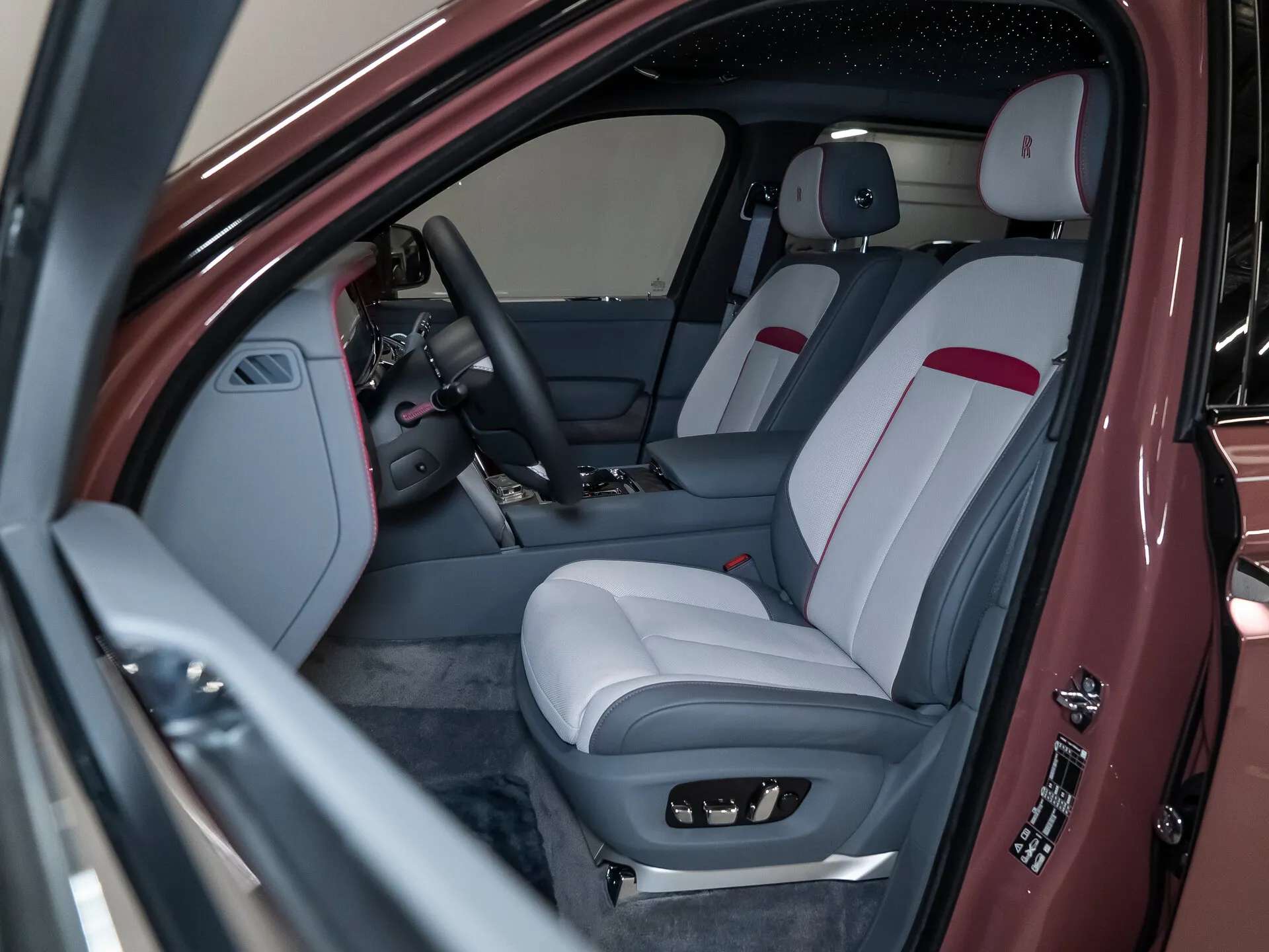 Rolls-Royce Cullinan, I Рестайлинг 2025 фото 9