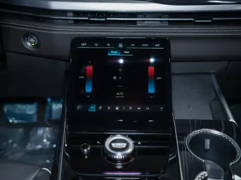 Cadillac Escalade, V Рестайлинг 2025 — миниатюра 2