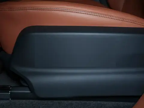 Bentley Bentayga, I Рестайлинг 2025 — миниатюра 2