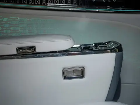 Zeekr 009, I 2023 — миниатюра 9