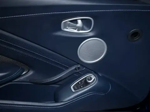 Aston Martin V8 Vantage, Iv 2019 — миниатюра 2