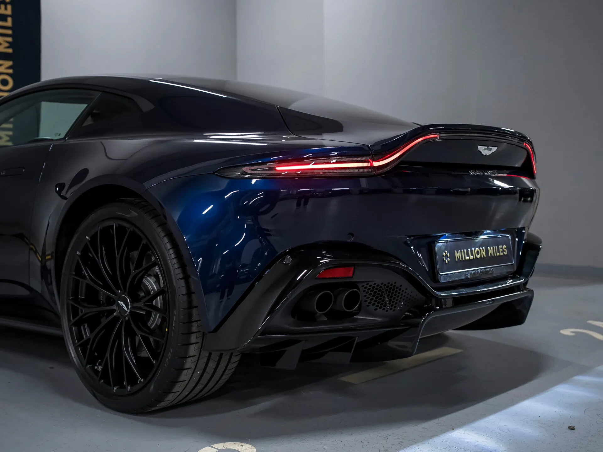 Aston Martin V8 Vantage, Iv 2019 фото 6