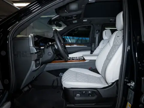 Cadillac Escalade, V Рестайлинг 2025 — миниатюра 5