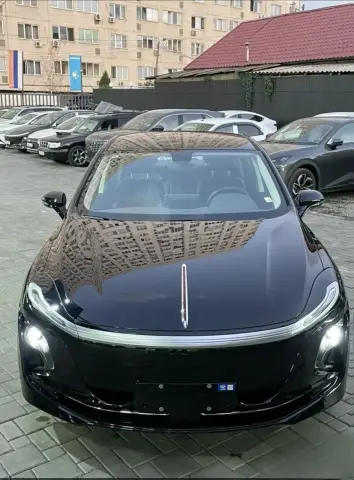Hongqi E-QM5 2025