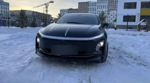 Hongqi E-QM5 2025