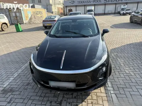Hongqi E-QM5 2025