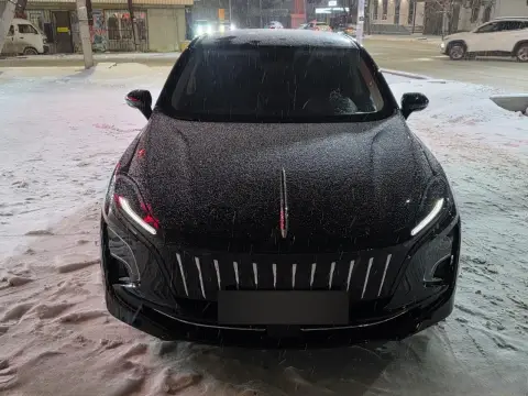 Hongqi E-QM5 2025