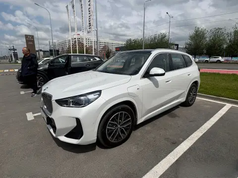 BMW iX1 2025