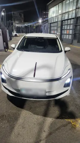 Hongqi E-QM5 2025