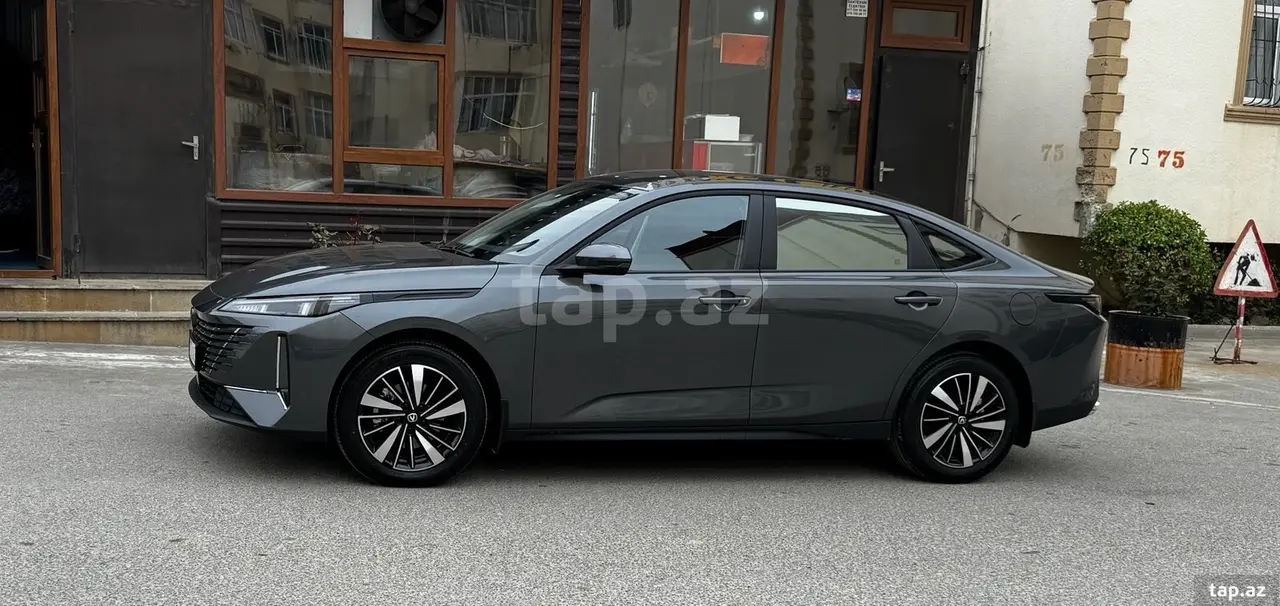 Changan Eado Plus 2025 — фото 1 из 8
