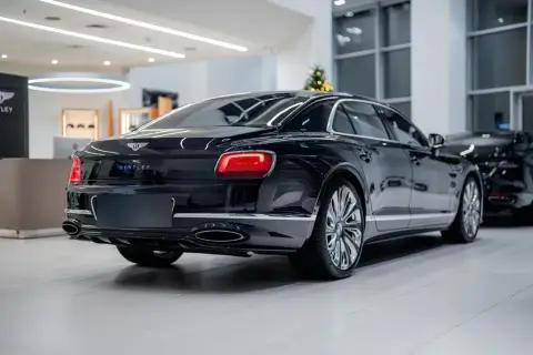 Bentley Flying Spur 2025 — миниатюра 9