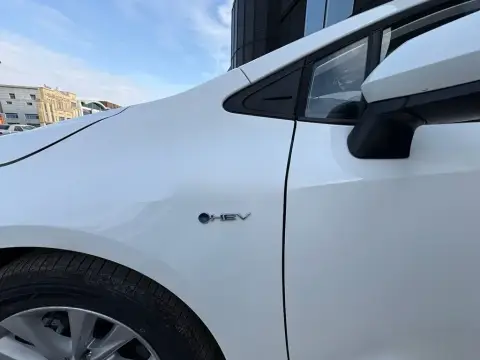 Toyota Corolla 2025 — миниатюра 7