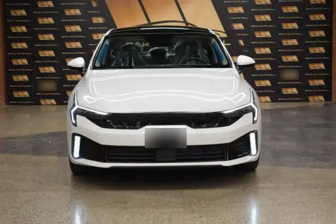 Kia K5 2025 — миниатюра 2