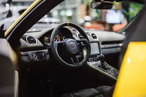 Porsche 718 Cayman GT4 RS 2025 — миниатюра 8