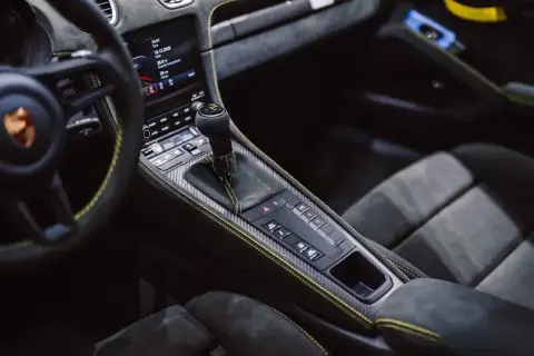 Porsche 718 Cayman GT4 RS 2025 — миниатюра 9