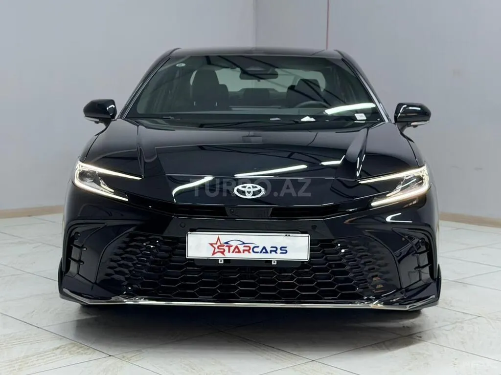 Toyota Camry 2025 — фото 1 из 10