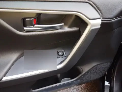 Toyota RAV4 2025 — миниатюра 8