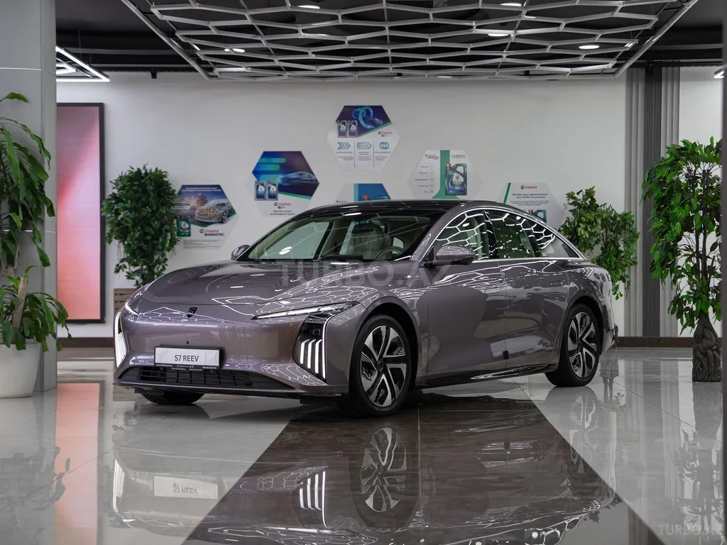 Forthing S7 REEV 2025 — фото 1 из 10