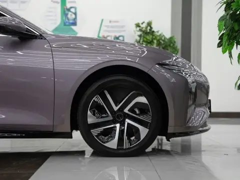 Forthing S7 REEV 2025 — миниатюра 6