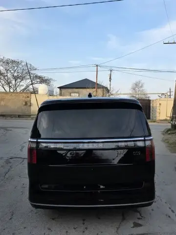 Zeekr 009 2025 — миниатюра 2