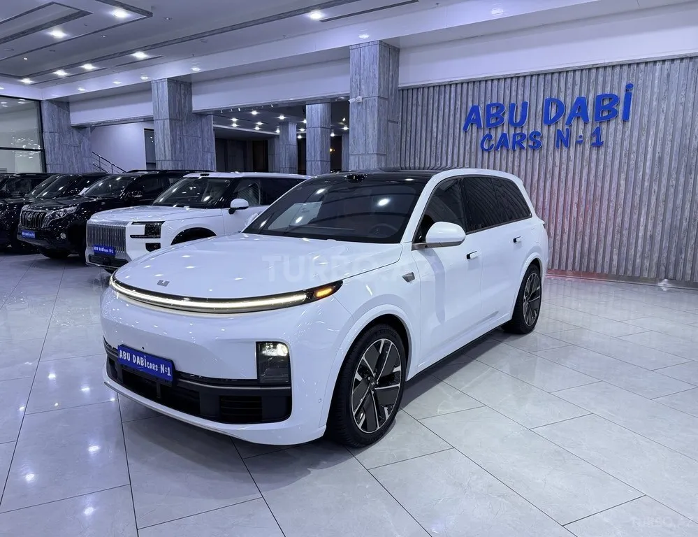 Li Auto L9 2025 — фото 1 из 10