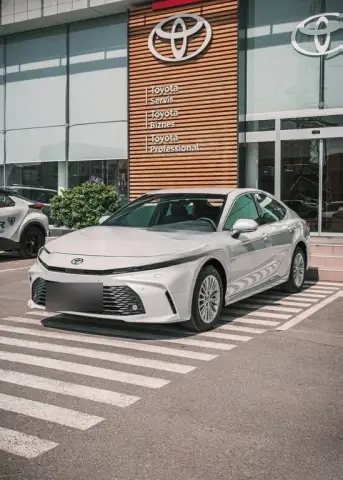 Toyota Camry 2026 — миниатюра 1