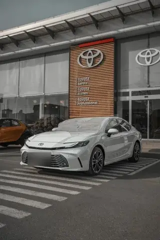 Toyota Camry 2026 — миниатюра 1