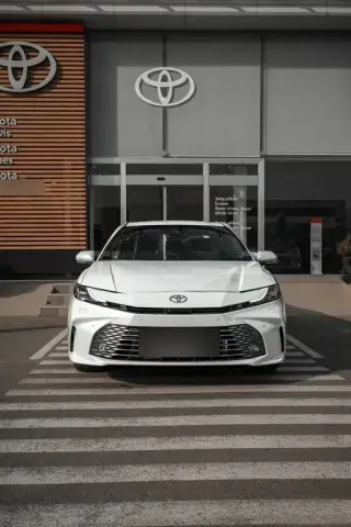 Toyota Camry 2026 — миниатюра 2