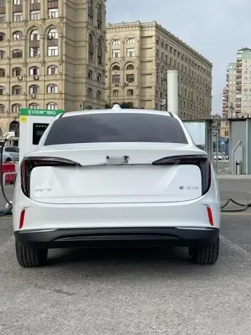 Hongqi E-QM5 2025 — миниатюра 2