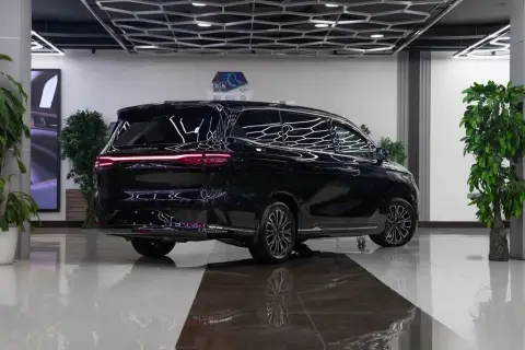Forthing V9 HEV 2025 — миниатюра 2