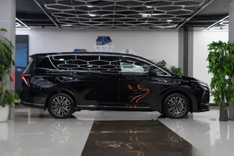 Forthing V9 HEV 2025 — миниатюра 6