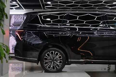 Forthing V9 HEV 2025 — миниатюра 7
