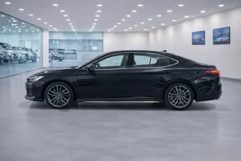 Toyota Camry 2025 — миниатюра 9