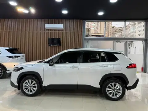 Toyota Corolla Cross 2025 — миниатюра 9