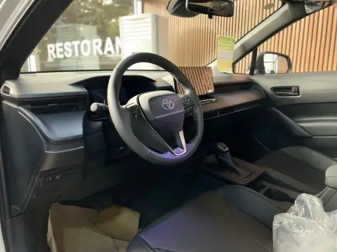 Toyota Corolla Cross 2025 — миниатюра 10