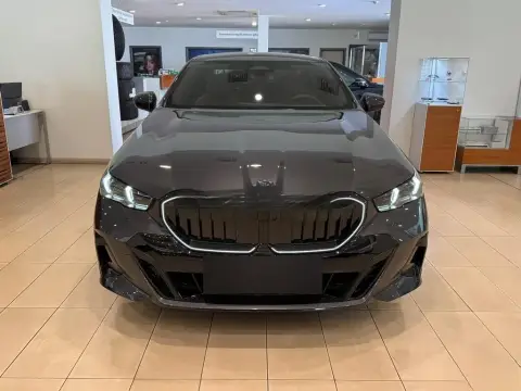 BMW 530e 2025 — миниатюра 1
